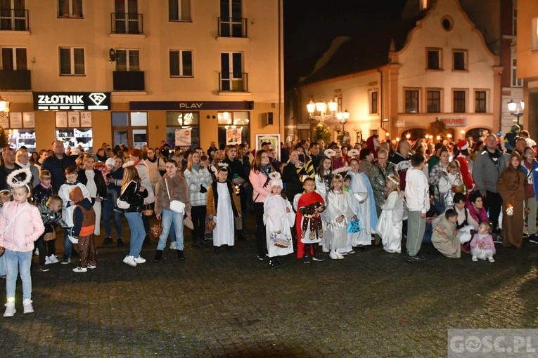 Świebodzin. Bal i Marsz Świętych ze Świętymi