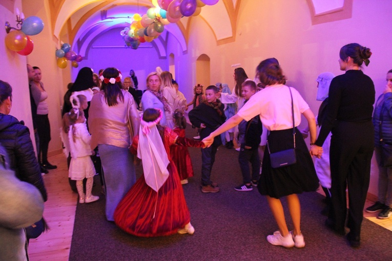 Bal Wszystkich Świętych w parafii pw. św. Karola Boromeusza w Wołowie