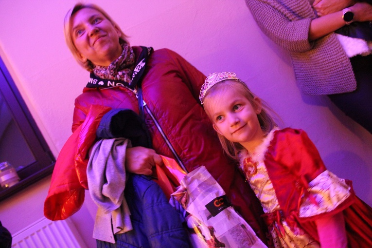 Bal Wszystkich Świętych w parafii pw. św. Karola Boromeusza w Wołowie