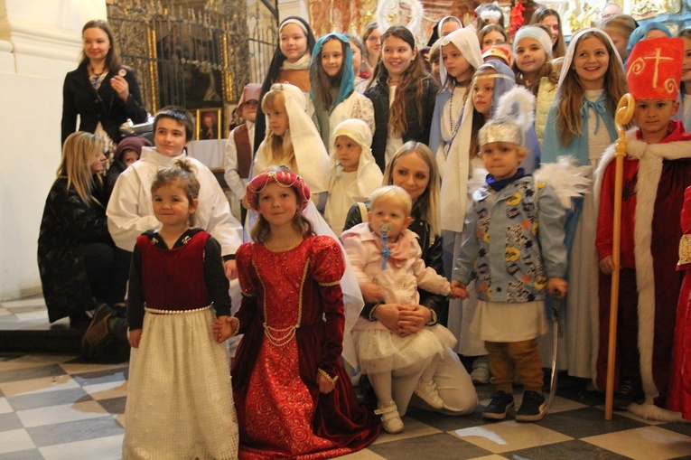 Bal Wszystkich Świętych w parafii pw. św. Karola Boromeusza w Wołowie