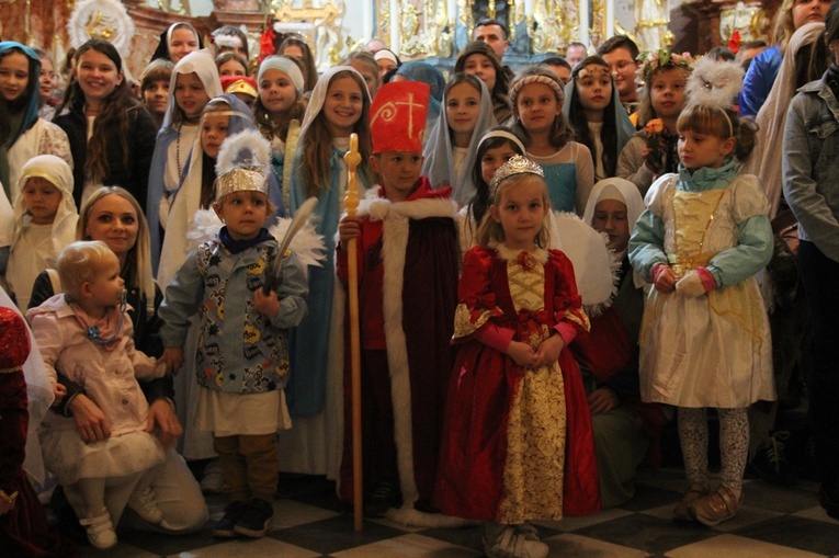 Bal Wszystkich Świętych w parafii pw. św. Karola Boromeusza w Wołowie