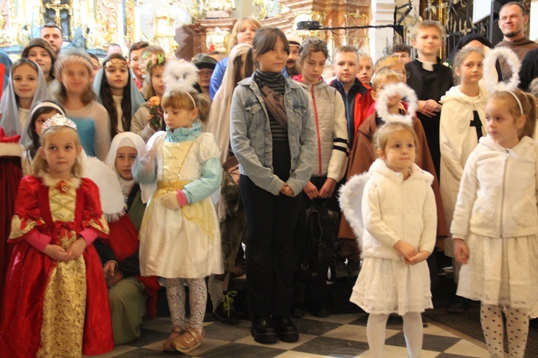 Bal Wszystkich Świętych w parafii pw. św. Karola Boromeusza w Wołowie