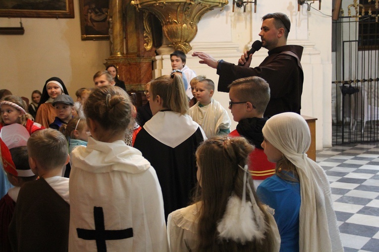 Bal Wszystkich Świętych w parafii pw. św. Karola Boromeusza w Wołowie