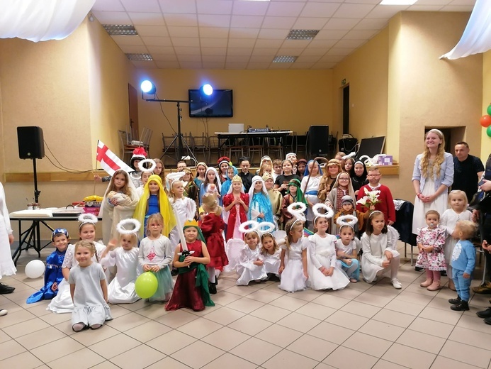 Bal Wszystkich Świętych w Solnikach Małych, w parafii w Bierutowie