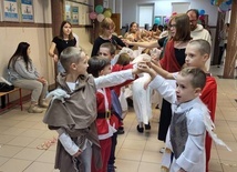 Po raz kolejny Bal Świętych odbył się w "Pijarskiej" w Łowiczu.