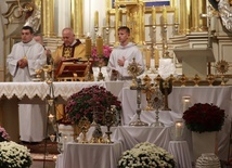 Centralnym punktem spotkania była Eucharystia, której przewodniczył dziekan rawski. Wiernym towarzyszyło ponad 20 świętych i błogosławionych.