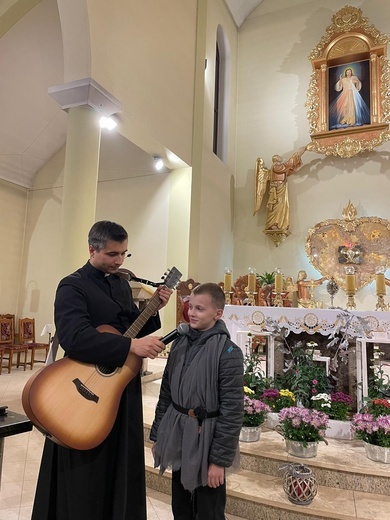 Pochód świętych w parafii pw. św. Maksymiliana Kolbe we Wrocławiu