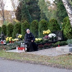 Nabożeństwo na cmentarzu Centralnym