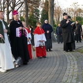 Nabożeństwo na cmentarzu Centralnym