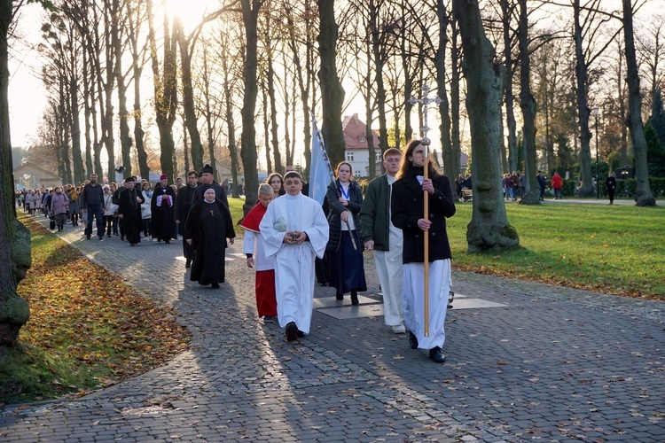 Nabożeństwo na cmentarzu Centralnym