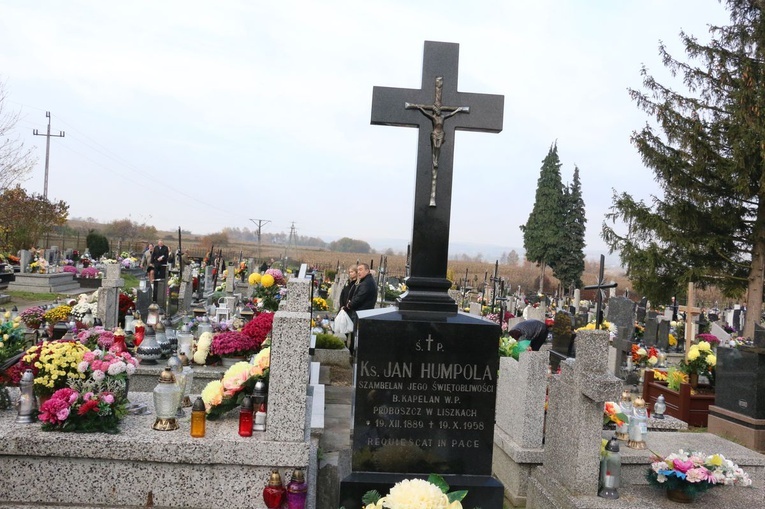 Cmentarz parafialny w Liszkach 2022