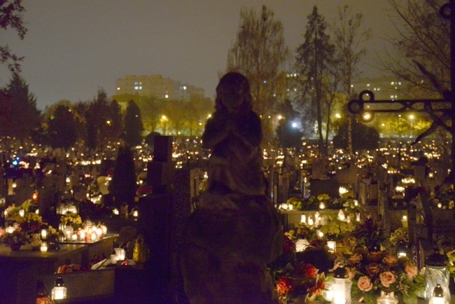 Wszystkich Świętych na najstarszej nekropolii Radomia