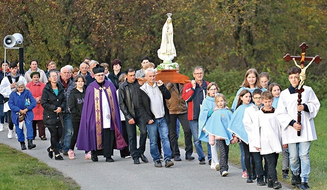 Procesja w Brzozowej k. Zakliczyna.