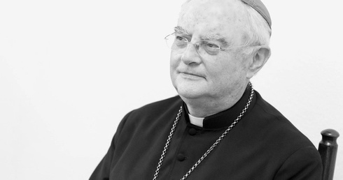 Nawiedź grób abp. Henryka Hosera