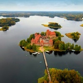 Książę Witold sprowadził Karaimów do ochrony swojego zamku na jeziorze Galwe.