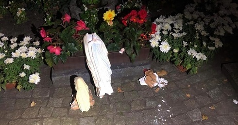 W Wierzbicach zniszczono figurę Maryi oraz grób siostry zakonnej