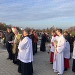 Bp Ignacy Dec odwiedził rodzinne groby