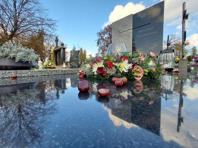 Cmentarze w Skierniewicach, Makowie, Sochaczewie