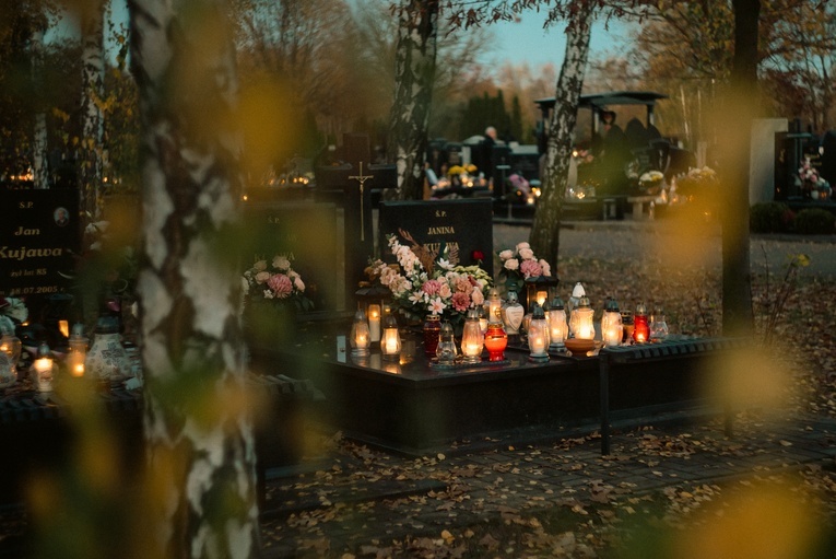 Cmentarze w Skierniewicach, Makowie, Sochaczewie