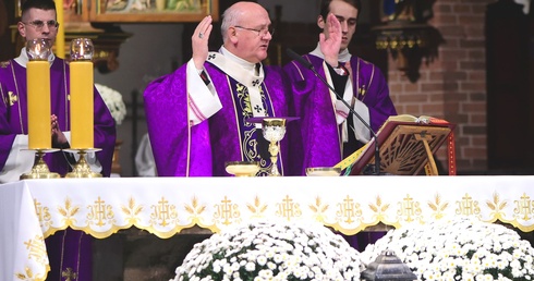 Eucharystia za zmarłych biskupów i kanoników