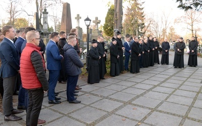 Modlitwa wspólnoty WSD w Radomiu za zmarłych duchownych