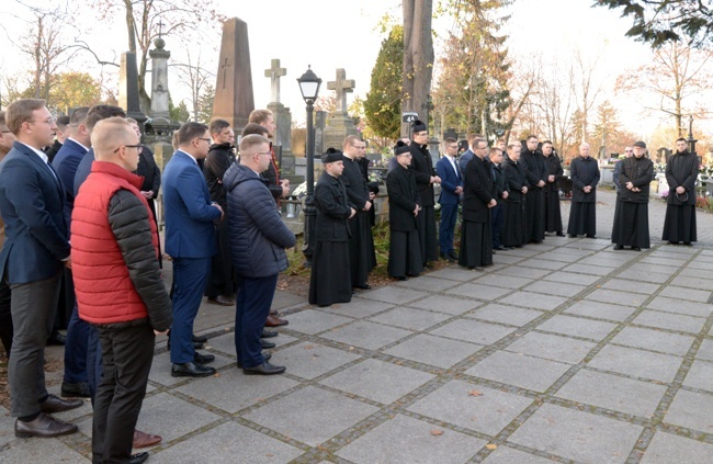 Modlitwa wspólnoty WSD w Radomiu za zmarłych duchownych
