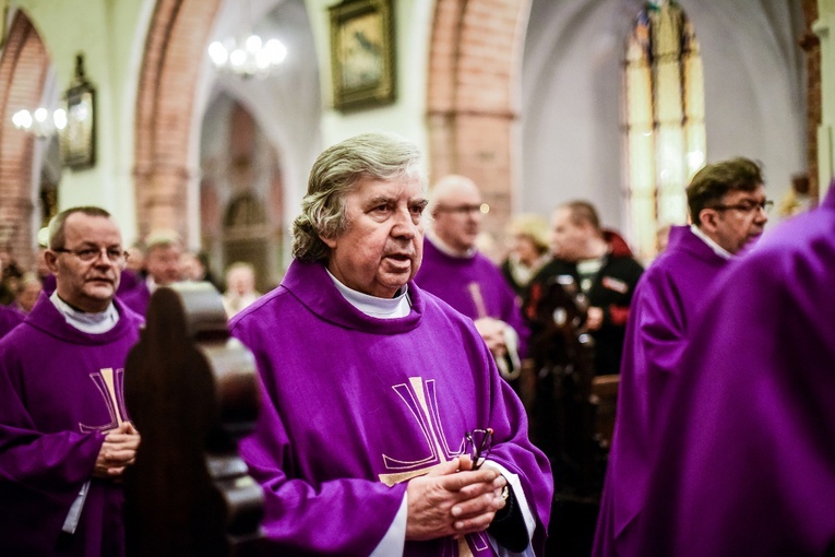 Msza św. w intencji zmarłych biskupów i kapłanów