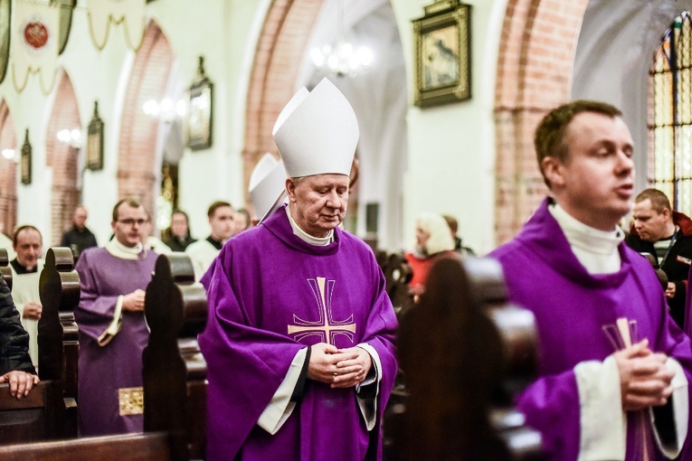 Msza św. w intencji zmarłych biskupów i kapłanów