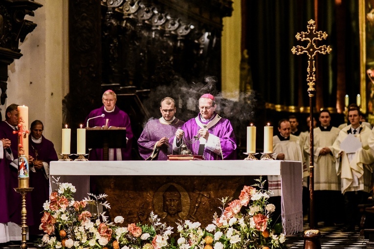 Msza św. w intencji zmarłych biskupów i kapłanów