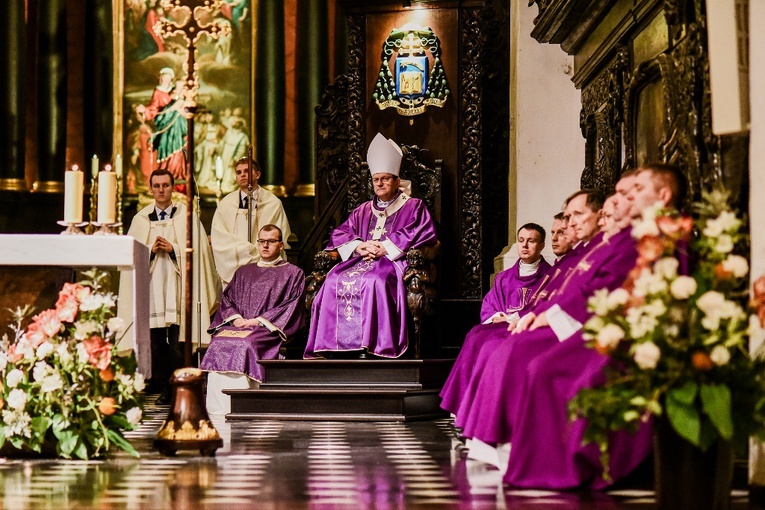 Msza św. w intencji zmarłych biskupów i kapłanów
