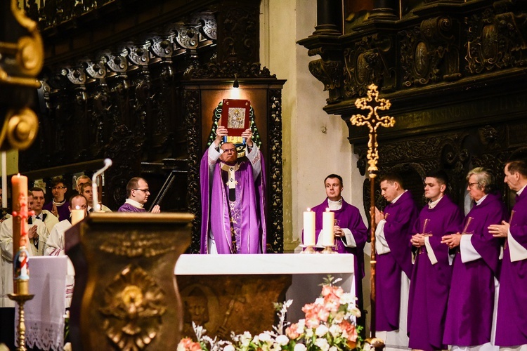 Msza św. w intencji zmarłych biskupów i kapłanów