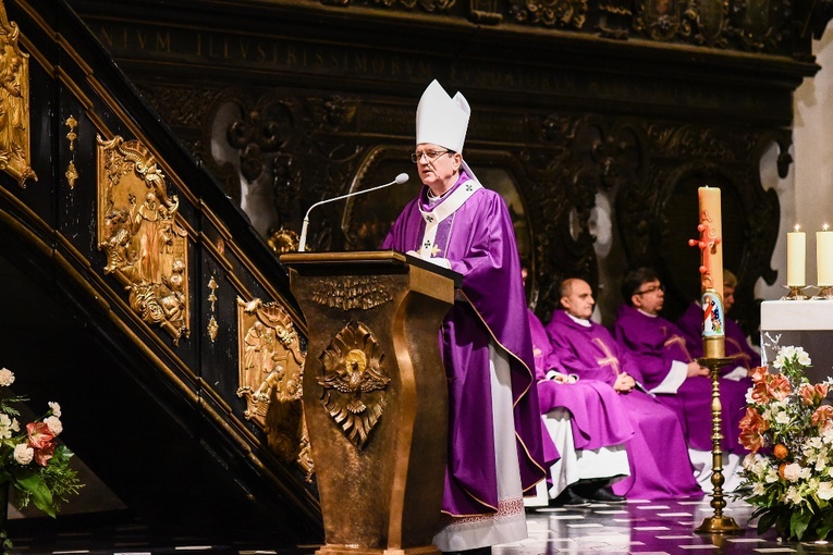 Msza św. w intencji zmarłych biskupów i kapłanów