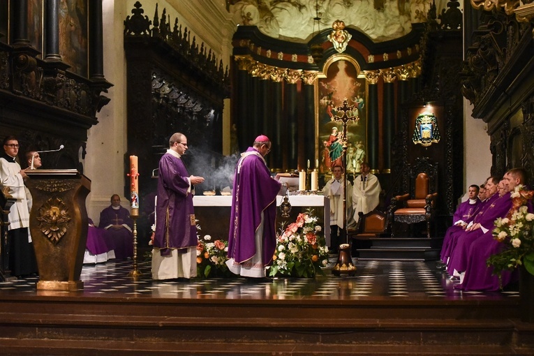 Msza św. w intencji zmarłych biskupów i kapłanów