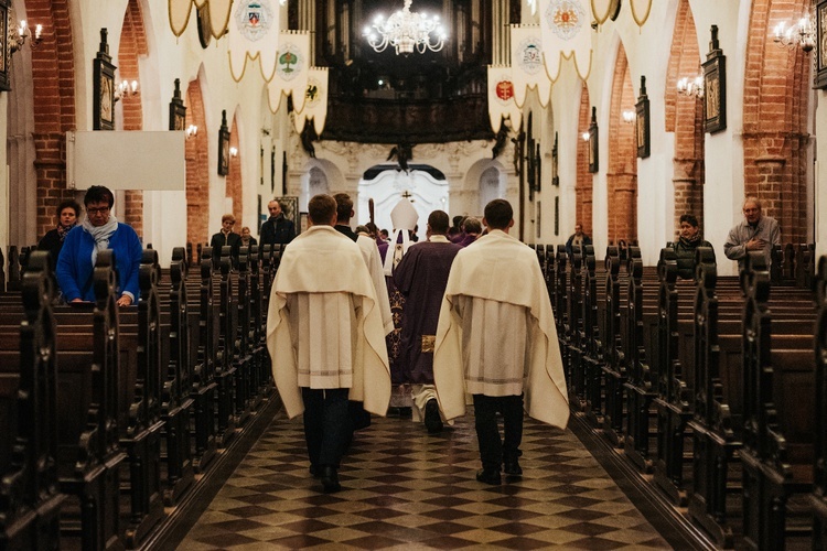 Msza św. w intencji zmarłych biskupów i kapłanów