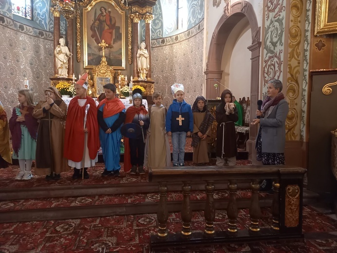 Parada i Bal Świętych w Nowej Rudzie