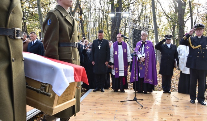 Uroczysty pogrzeb bohaterów na Westerplatte