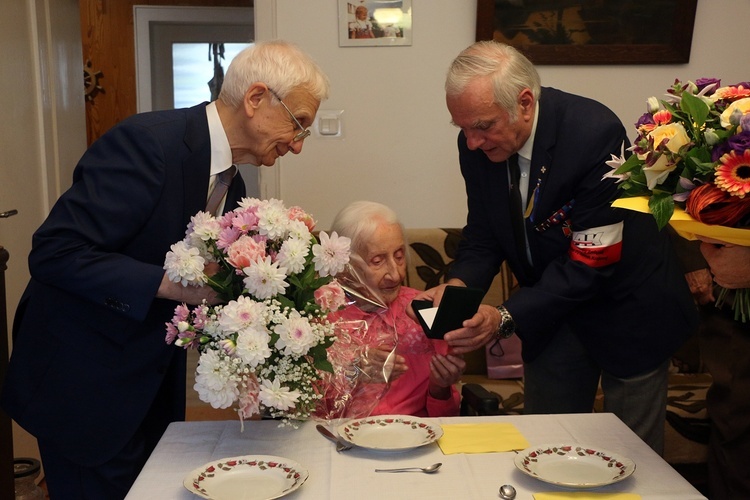 Wanda Kiałka i Barbara Sowa - sanitariuszki Armii Krajowej z awansami wojskowymi