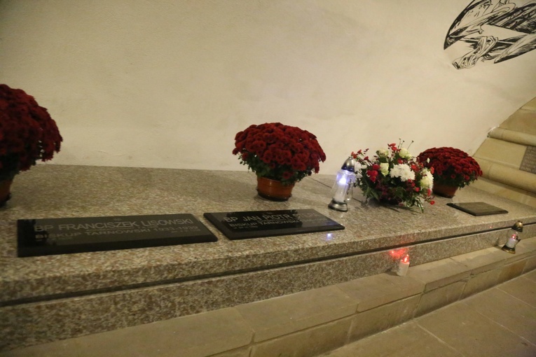 Modlitwa za zmarłych biskupów