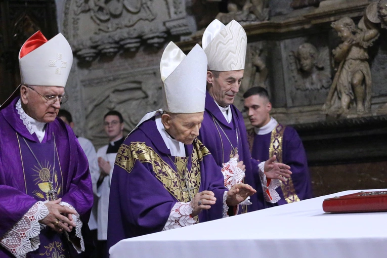 Modlitwa za zmarłych biskupów