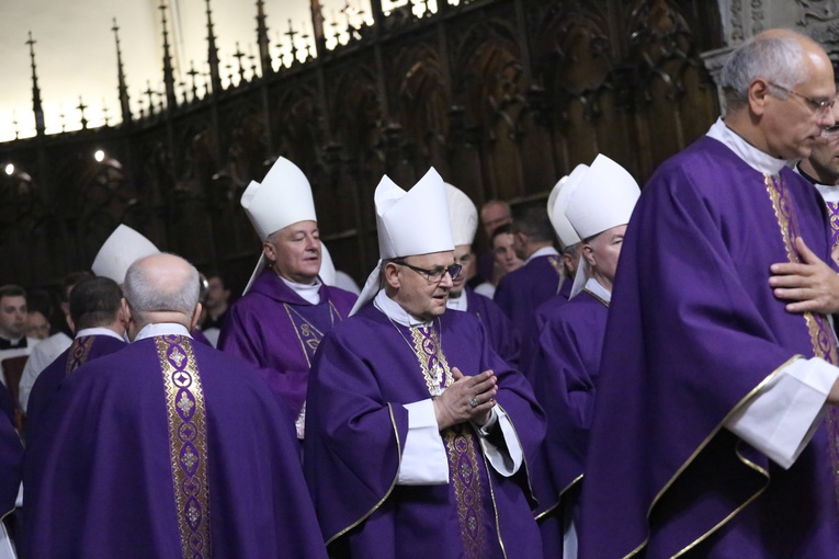 Modlitwa za zmarłych biskupów