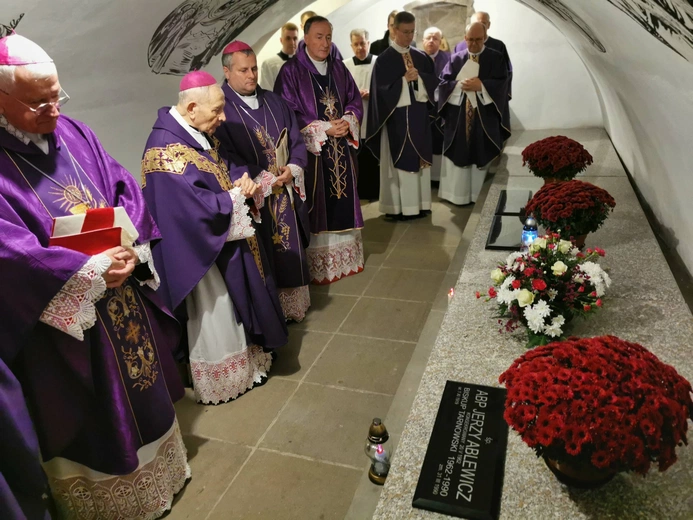 Modlitwa za zmarłych biskupów