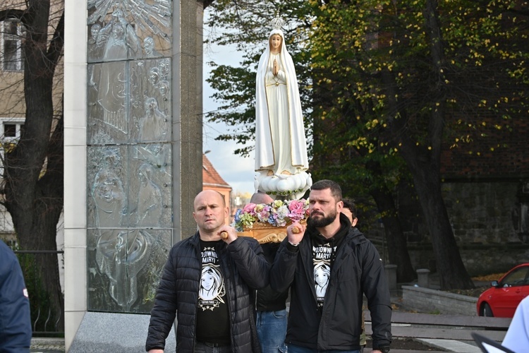 Świdnica. Różaniec na ulicach nie tylko na mężczyzn