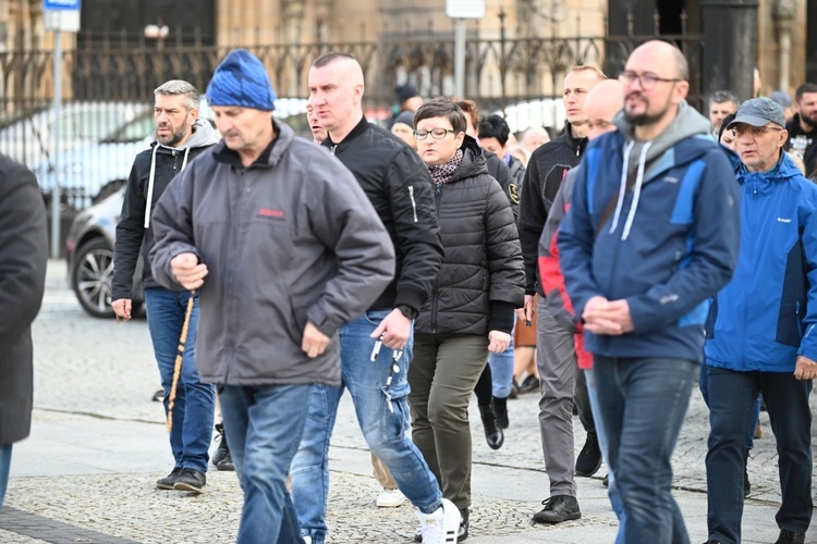 Świdnica. Różaniec na ulicach nie tylko na mężczyzn