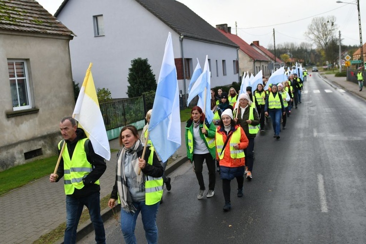 Pielgrzymka w pierwszą sobotę miesiąca z Międzyrzecza do Rokitna