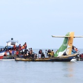 Co najmniej 19 osób zginęło po awaryjnym lądowaniu samolotu na Jeziorze Wiktorii