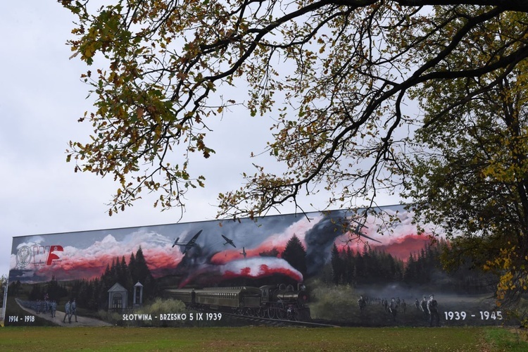 Mural w Brzesku Słotwinie