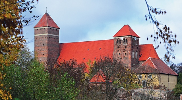 Kościół św. Jerzego góruje nad całym miastem.