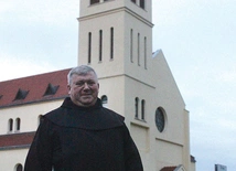 ▲	Karmelita bosy odwiedza Legnicę co roku.