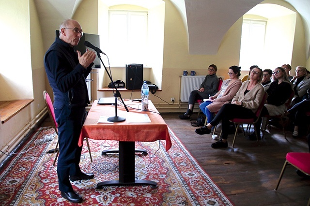 	Na ten duchowy weekend złożyły się m.in. konferencje, grupy dzielenia, Różaniec, liturgia, ale też zwyczajne rozmowy i wymiana doświadczeń.