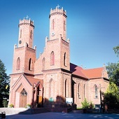 Kościół to dzieło zaprojektowane i wybudowane przez hrabiego Karola Gustawa Adolfa von Krockow.